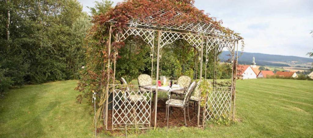 Auszeit - Ihr Sibyllenbad Gaestehaus Neualbenreuth Ngoại thất bức ảnh
